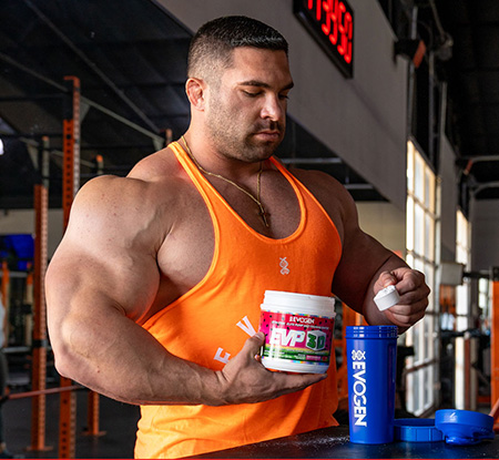 Mr Olympia Derek pha EVP 3D chuẩn bị cho buổi tập gym